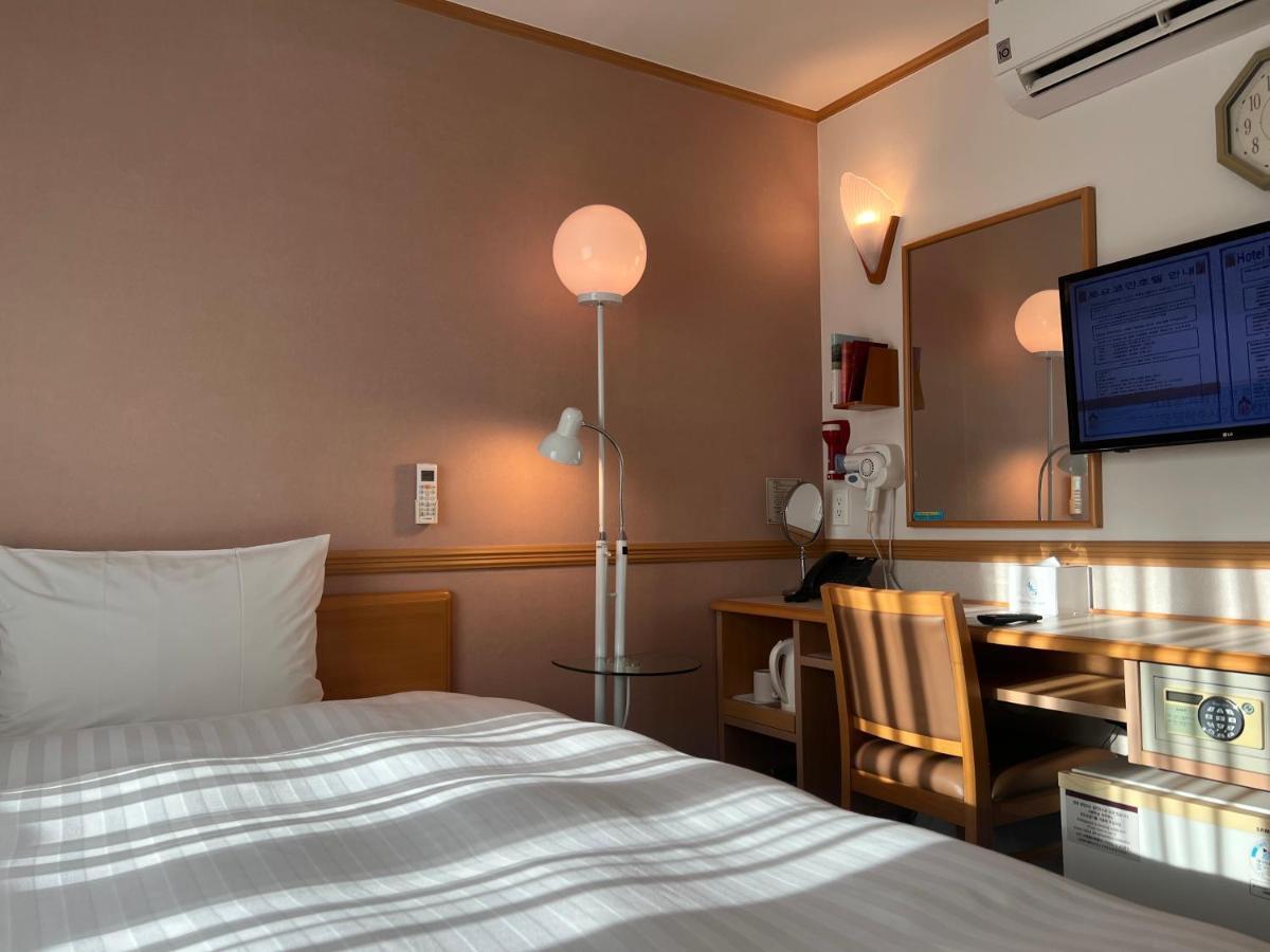 Toyoko Inn Busan Seomyeon Exterior foto